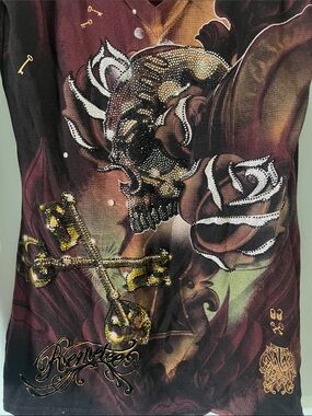 Remetee V-Neck thermal long sleeve Shirt - Burgundy Skull & Rose Design